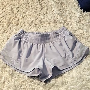Lululemon Tracker 2.5" shorts size 4